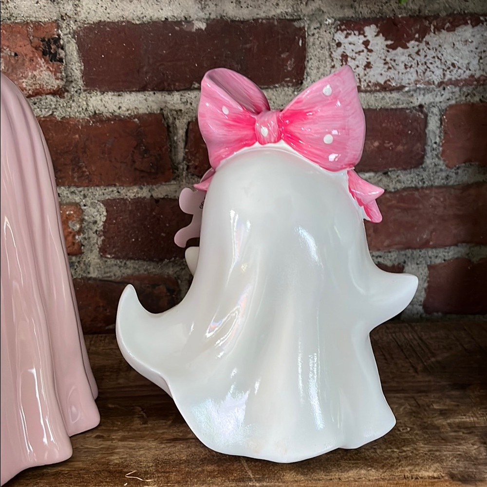 Cute Ghost Figurines with Bows - Picture 7 of 8